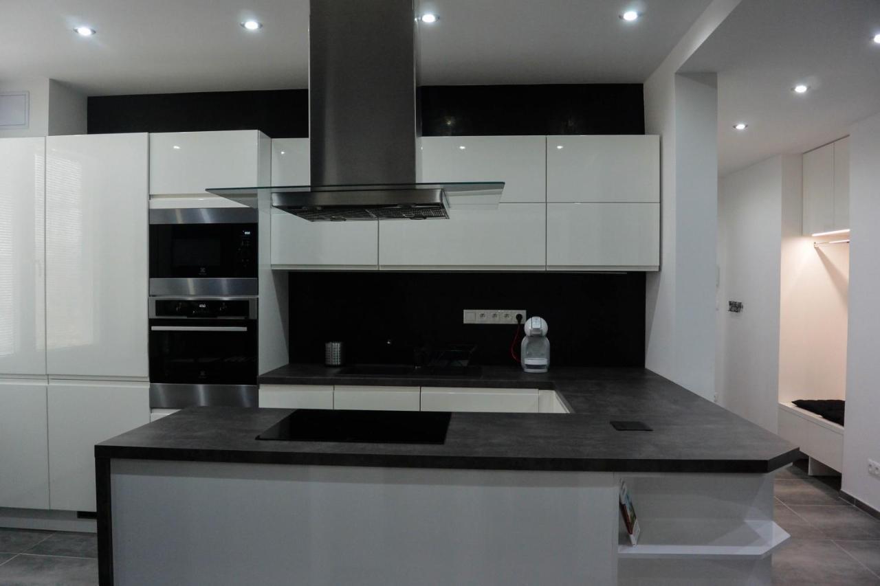 Rr Bus Station Apartment 브라티슬라바 외부 사진